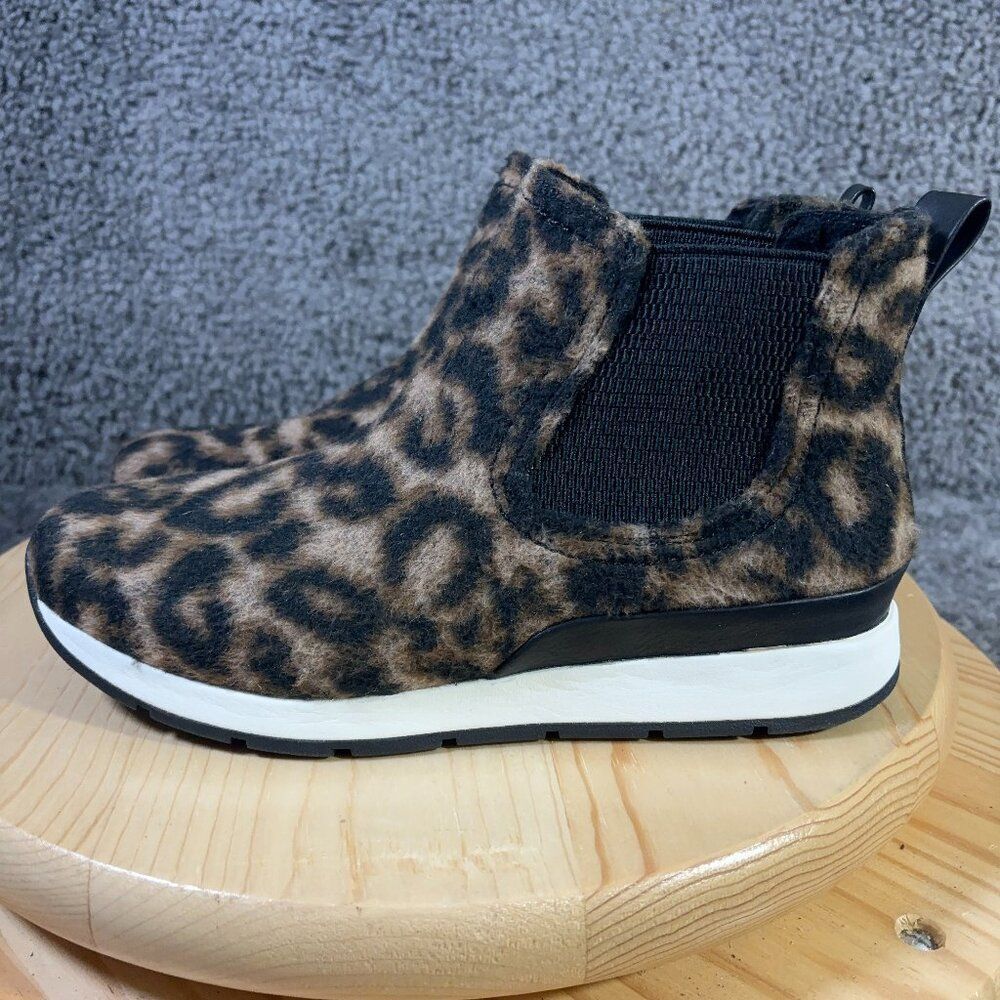 BOC Born Kara Chelsea Boots Womens Size 8 Leopard Print Faux Fur Ankle Booties